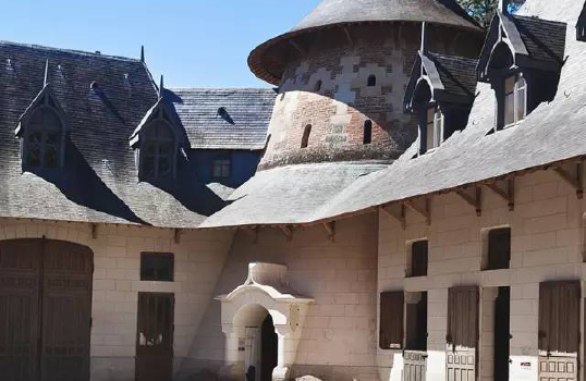 Marble water ripples in the courtyard