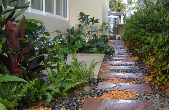 Multicolor Kerb Stone-Garden-like courtyard