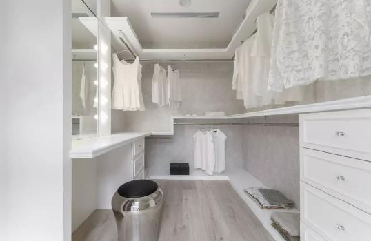 Marble mural-Minimalist and refined French decoration space